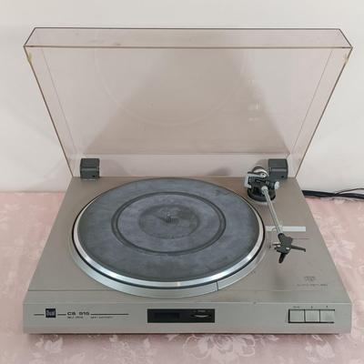 LOT 20: Dual CS 515 Belt Drive Turntable with Fen-Tone Stereo Headphones DR-105