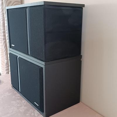 LOT 21: Bose 301 Series III Direct/Reflecting Speaker System Untested