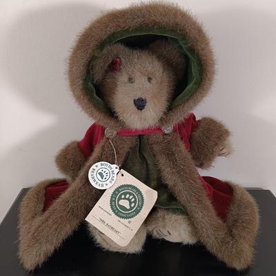 LOT 22: Boyd's Bears with Wood Step Stool, Olgemini Selections Picture Frame & More