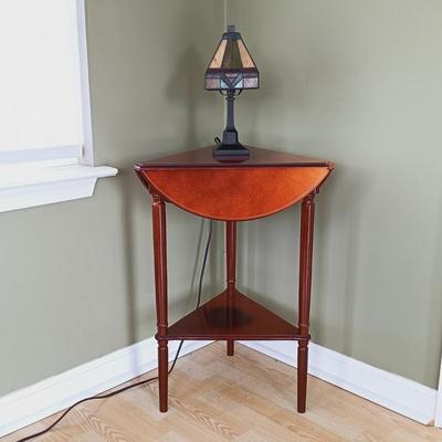 LOT 23: Bombay Company Triangular Drop Leaf Table with Quoizel Inc Table Lamp