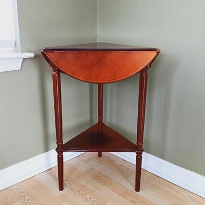 LOT 23: Bombay Company Triangular Drop Leaf Table with Quoizel Inc Table Lamp