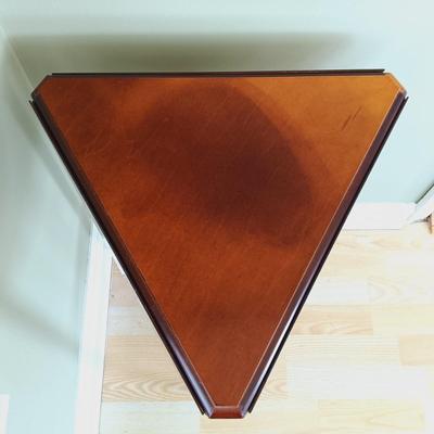 LOT 23: Bombay Company Triangular Drop Leaf Table with Quoizel Inc Table Lamp