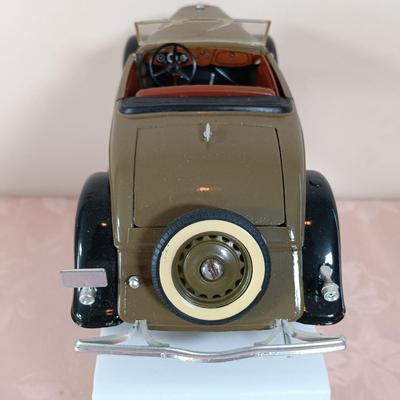 LOT 112: Franklin Mint Precision Models 1910 Cadillac Roadster, 1934 Packard & More