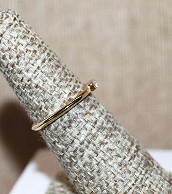 Size 7½ Delicate Single Horizontal Clear Rectangle Stone on a Gold Tone Band (1.0g)