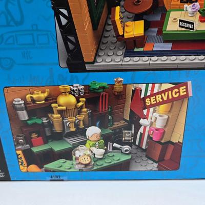 LOT 1: "I'll Be There For You..." Friends Lego Kit NIB