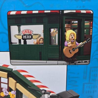 LOT 1: "I'll Be There For You..." Friends Lego Kit NIB