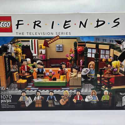 LOT 1: "I'll Be There For You..." Friends Lego Kit NIB