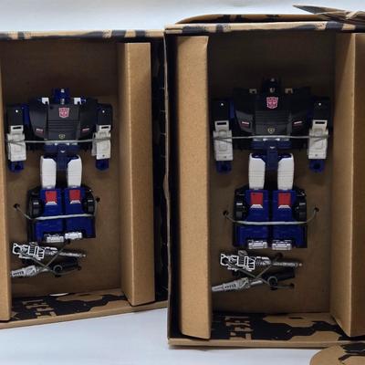 LOT 18: Two Transformers Deluxe Class Deep Cover WFC- GS23 NIB