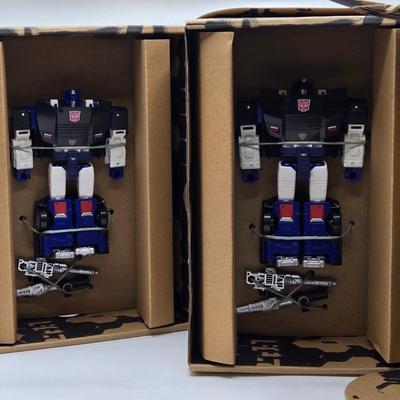 LOT 18: Two Transformers Deluxe Class Deep Cover WFC- GS23 NIB