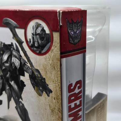 LOT 23: Transformers the Last Knight Megatron NIB