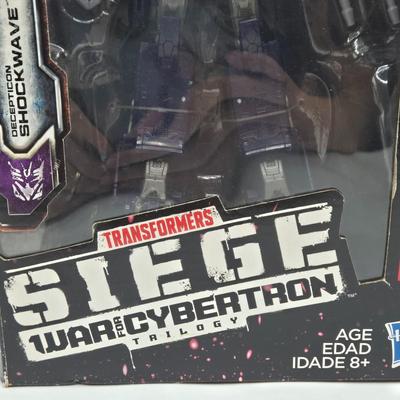LOT 29: Transformers War for Cybertron Toys NIB