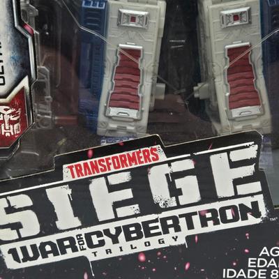 LOT 29: Transformers War for Cybertron Toys NIB