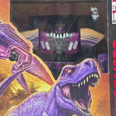 LOT 29: Transformers War for Cybertron Toys NIB