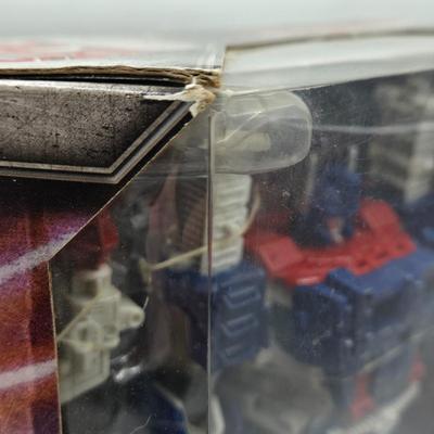 LOT 29: Transformers War for Cybertron Toys NIB
