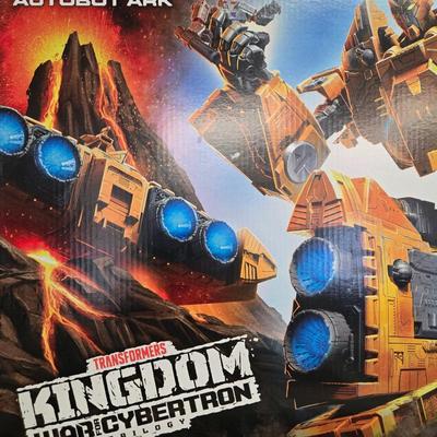 LOT 30: Transformers Kingdom War for Cybertron Trilogy Autobot Ark NIB