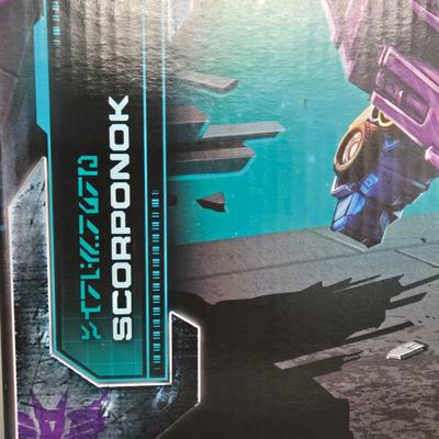 LOT 31: Transformers Earthrise War for Cybertron trilogy Scorponok NIB