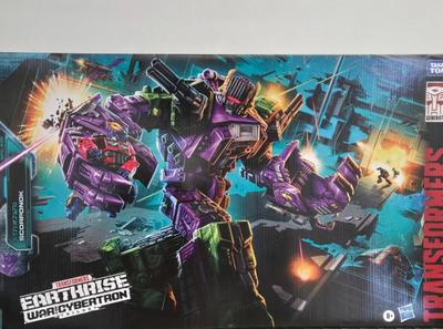 LOT 31: Transformers Earthrise War for Cybertron trilogy Scorponok NIB