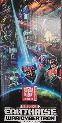 LOT 31: Transformers Earthrise War for Cybertron trilogy Scorponok NIB