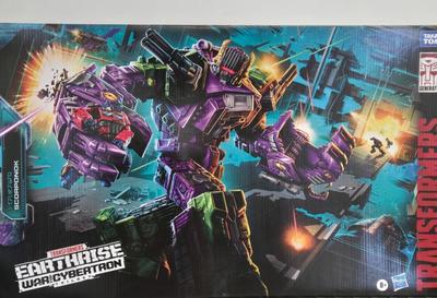 LOT 31: Transformers Earthrise War for Cybertron trilogy Scorponok NIB