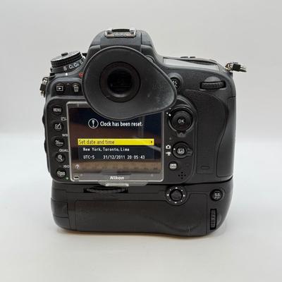 LOT 45: Nikon D600 DSLR Camera Body w/ [Pro]Master Vertical Battery Grip
