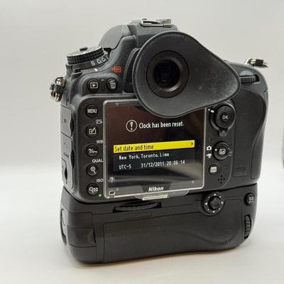 LOT 45: Nikon D600 DSLR Camera Body w/ [Pro]Master Vertical Battery Grip
