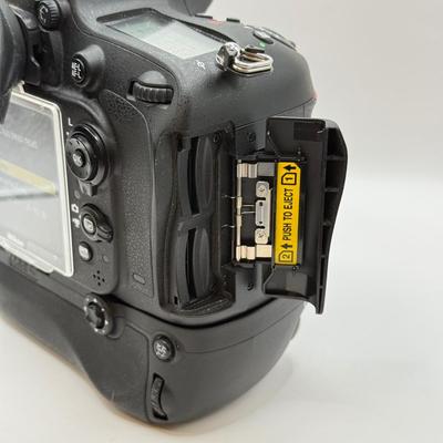 LOT 45: Nikon D600 DSLR Camera Body w/ [Pro]Master Vertical Battery Grip