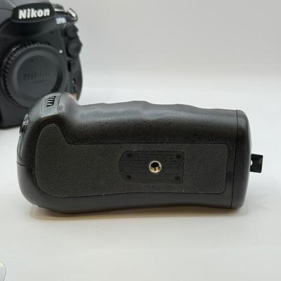 LOT 46: Nikon D700 DSLR Camera Body w/ Power2000 VP-MBD10 Vertical Battery Grip