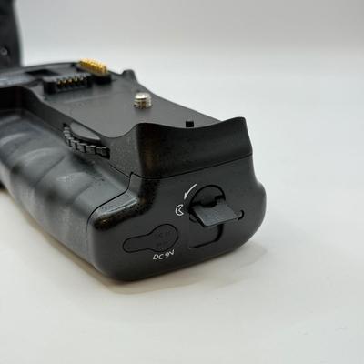 LOT 46: Nikon D700 DSLR Camera Body w/ Power2000 VP-MBD10 Vertical Battery Grip