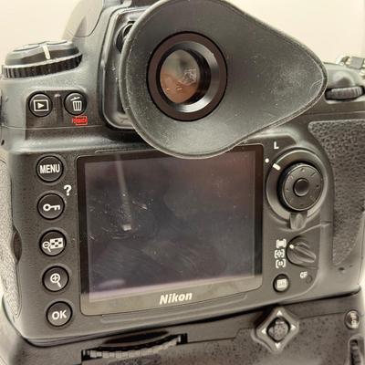 LOT 46: Nikon D700 DSLR Camera Body w/ Power2000 VP-MBD10 Vertical Battery Grip