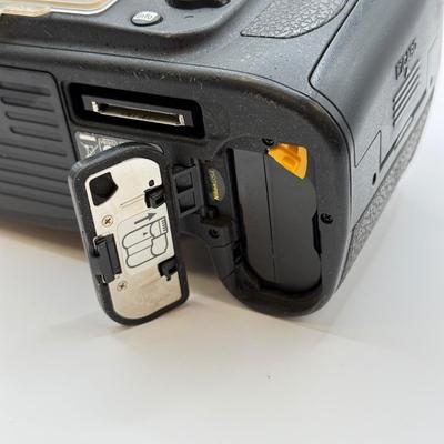 LOT 47: Nikon D800 DSLR Camera w/ Vello BG-N7 Vertical Battery Grip, Original Box, Manuals