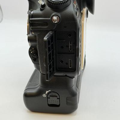 LOT 47: Nikon D800 DSLR Camera w/ Vello BG-N7 Vertical Battery Grip, Original Box, Manuals