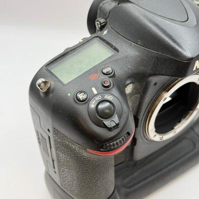 LOT 47: Nikon D800 DSLR Camera w/ Vello BG-N7 Vertical Battery Grip, Original Box, Manuals