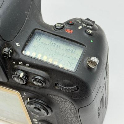 LOT 47: Nikon D800 DSLR Camera w/ Vello BG-N7 Vertical Battery Grip, Original Box, Manuals