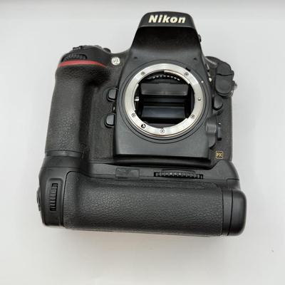 LOT 47: Nikon D800 DSLR Camera w/ Vello BG-N7 Vertical Battery Grip, Original Box, Manuals
