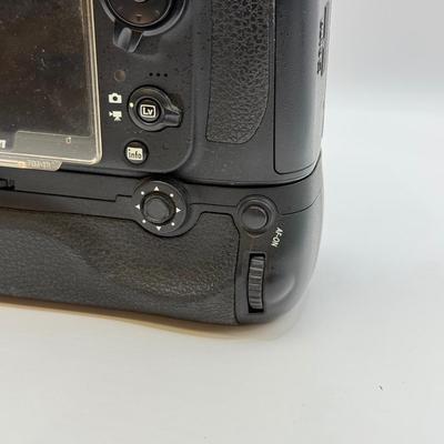LOT 47: Nikon D800 DSLR Camera w/ Vello BG-N7 Vertical Battery Grip, Original Box, Manuals