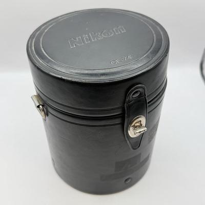 LOT 55: Nikon ED Silent Wave Motor AF-S Nikkor 28-70mm 1:2.8 D Lens w/ 77mm UV Filter & Nikon CL-74 Lens Case