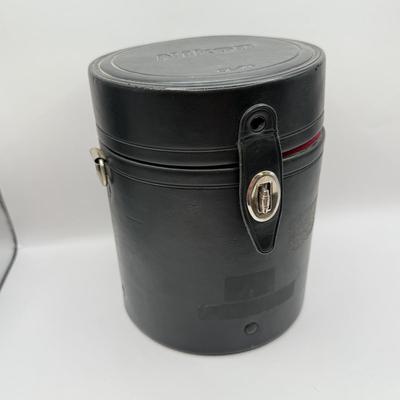 LOT 55: Nikon ED Silent Wave Motor AF-S Nikkor 28-70mm 1:2.8 D Lens w/ 77mm UV Filter & Nikon CL-74 Lens Case