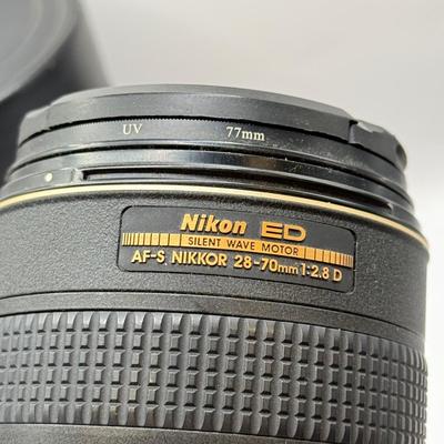 LOT 55: Nikon ED Silent Wave Motor AF-S Nikkor 28-70mm 1:2.8 D Lens w/ 77mm UV Filter & Nikon CL-74 Lens Case