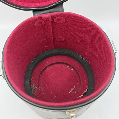 LOT 55: Nikon ED Silent Wave Motor AF-S Nikkor 28-70mm 1:2.8 D Lens w/ 77mm UV Filter & Nikon CL-74 Lens Case