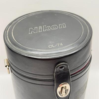 LOT 55: Nikon ED Silent Wave Motor AF-S Nikkor 28-70mm 1:2.8 D Lens w/ 77mm UV Filter & Nikon CL-74 Lens Case