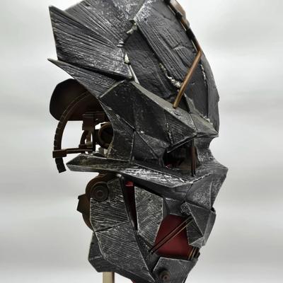 LOT 65: Dishonoured 2 Mask and Metal Gear Solid Hand