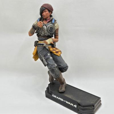 LOT 77: Mortal Combat Book Ends, Titanfall 2 Figures, and More