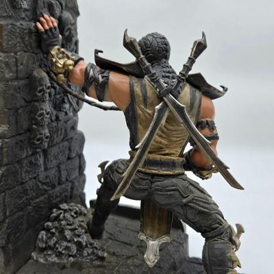 LOT 77: Mortal Combat Book Ends, Titanfall 2 Figures, and More