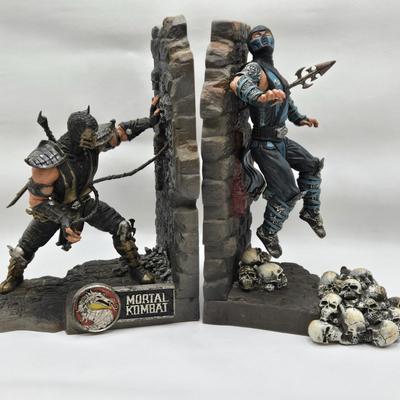 LOT 77: Mortal Combat Book Ends, Titanfall 2 Figures, and More