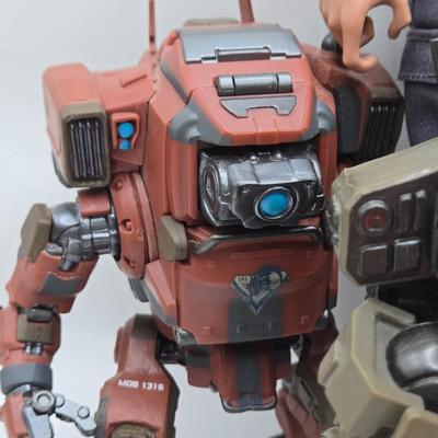 LOT 77: Mortal Combat Book Ends, Titanfall 2 Figures, and More