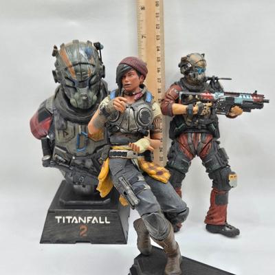 LOT 77: Mortal Combat Book Ends, Titanfall 2 Figures, and More