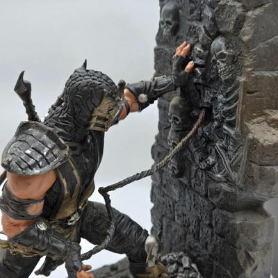 LOT 77: Mortal Combat Book Ends, Titanfall 2 Figures, and More