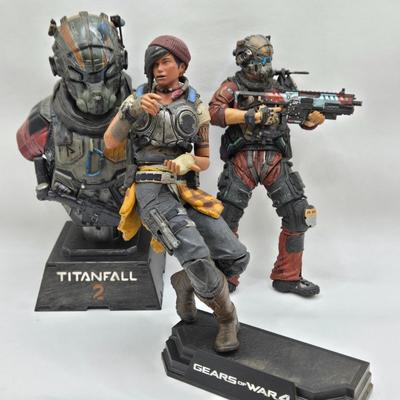 LOT 77: Mortal Combat Book Ends, Titanfall 2 Figures, and More