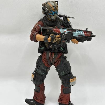 LOT 77: Mortal Combat Book Ends, Titanfall 2 Figures, and More