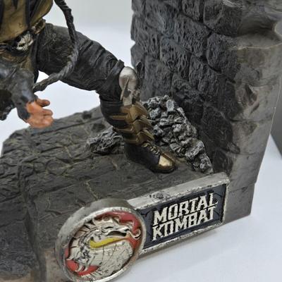 LOT 77: Mortal Combat Book Ends, Titanfall 2 Figures, and More